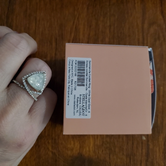 Gorgeous Cocktail Ring - Picture 4 of 4